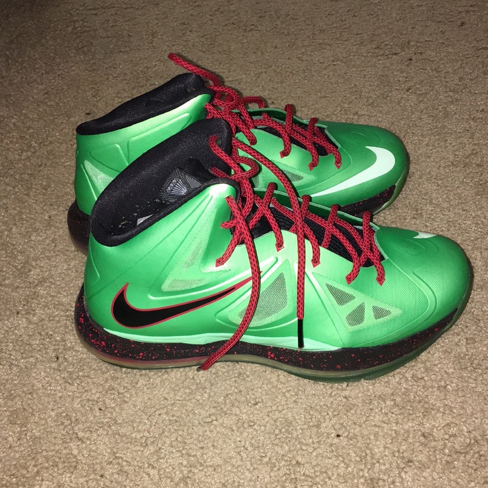 Nike Lebron Cutting Jade Sneakers Y 7, Wmn's 8.5